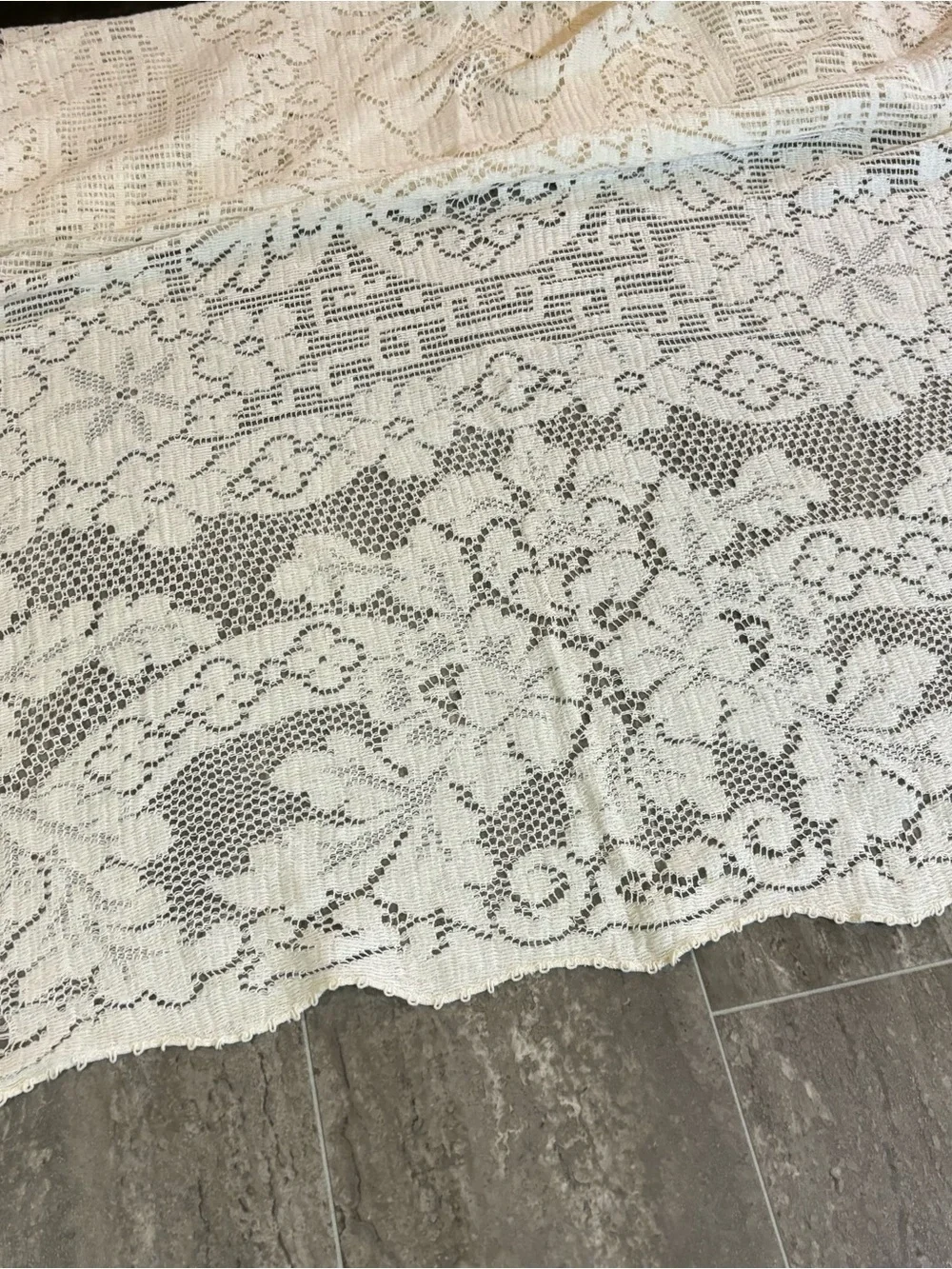 Vtg Quaker Lace Style Baroness Pattern Rectangular Tablecloth 70x52 White